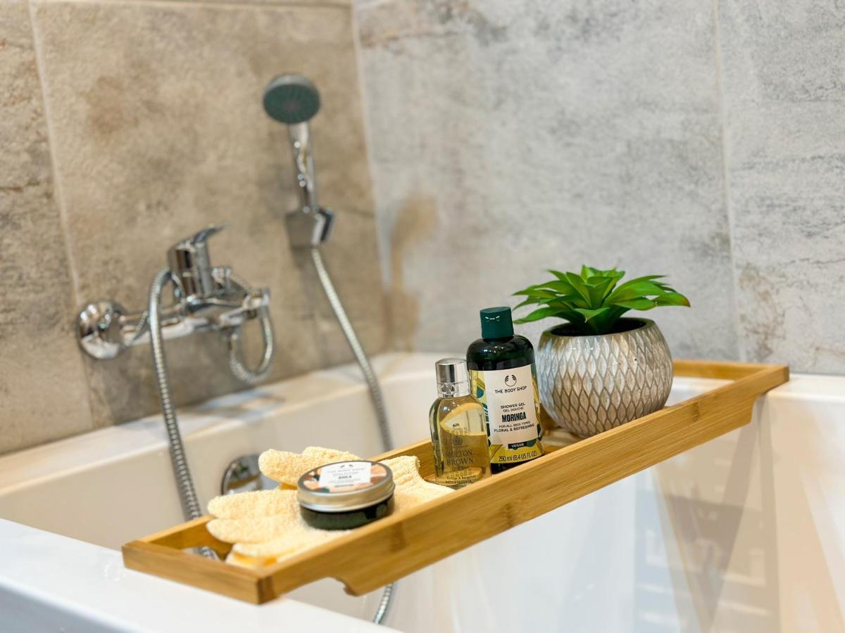 Honeycomb Designer Apartment เซนต์พอลส์เบย์ ภายนอก รูปภาพ