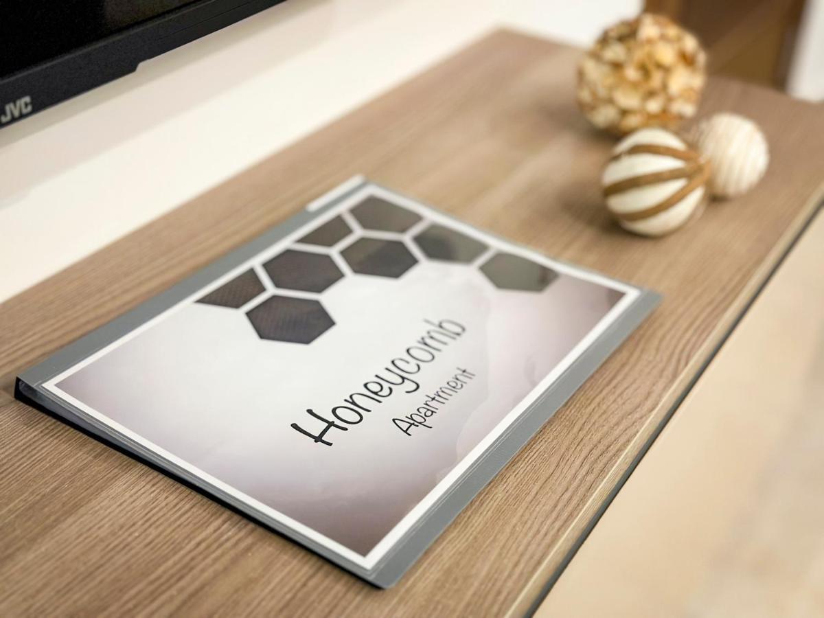 Honeycomb Designer Apartment เซนต์พอลส์เบย์ ภายนอก รูปภาพ